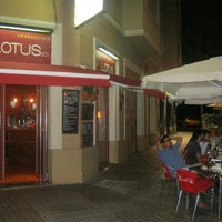 รูปภาพถ่ายที่ Lotus BCN Café y Cocktails โดย Lotus BCN Café y Cocktails เมื่อ 8/31/2013