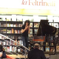 Photo taken at La Feltrinelli Libri e Musica by Fe L. on 1/20/2015