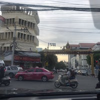 Photo taken at Si Sao Thewet Intersection by Amzii O. on 7/21/2017