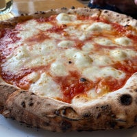Foto diambil di Sottocasa Pizzeria oleh Jase pada 3/12/2023
