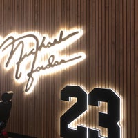 Photo taken at Michael Jordan&amp;#39;s Steakhouse by Teresa L. on 9/19/2021