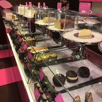 Photo taken at The Hummingbird Bakery by YoungHun K. on 10/7/2017