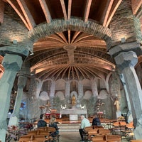 รูปภาพถ่ายที่ Cripta Gaudí โดย YoungHun K. เมื่อ 11/22/2019