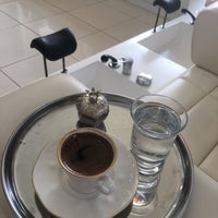 รูปภาพถ่ายที่ Salon Mehmet &amp;amp; Erkan Kuaför โดย Sibel K. เมื่อ 6/21/2018
