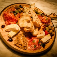 Снимок сделан в Jimmy V&amp;#39;s Osteria + Bar пользователем Jimmy V&amp;#39;s Osteria + Bar 8/31/2013