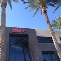 รูปภาพถ่ายที่ VEGAS.com Corporate Offices โดย Stephen D. เมื่อ 5/7/2014