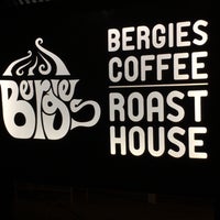 รูปภาพถ่ายที่ Bergie&amp;#39;s Coffee Roast โดย Rex C. เมื่อ 12/14/2018