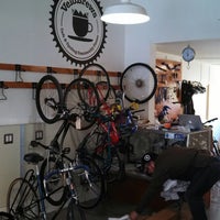 5/23/2014에 Dean Kervin B.님이 VeloBrews Cafe &amp;amp; Cycling Community Center에서 찍은 사진