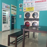Photo taken at Easy Wash Laundromat by Noor Sheeda S. on 12/20/2014