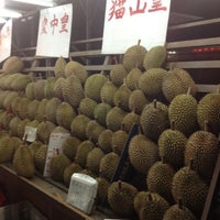 Photo taken at Durian lingers by Taufik R. on 11/12/2012