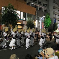 Photo taken at 東京高円寺阿波おどり2017 by hiro k. on 8/27/2017
