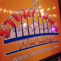 1/13/2014 tarihinde Live To Eatziyaretçi tarafından Stumptown Dumplings'de çekilen fotoğraf