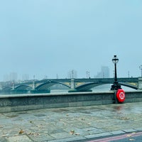 Photo taken at Battersea Bridge by Nouf ✨ on 12/11/2022