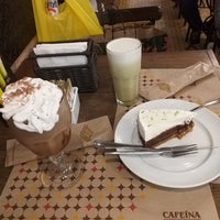 Photo taken at Cafeína by Mary R. on 4/21/2019