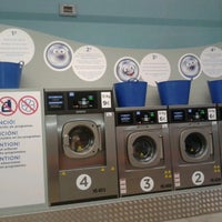 Das Foto wurde bei LQS: Laundry Quality Services von Rebeca B. am 12/25/2013 aufgenommen