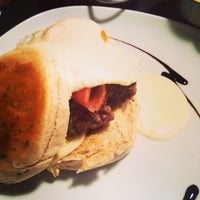 6/27/2014 tarihinde Carlota d.ziyaretçi tarafından Bolo do Caco'de çekilen fotoğraf