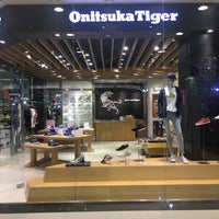 Photo taken at OnitsukaTiger by Gateaux S. on 9/27/2017