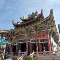 Photo taken at วัดโพธิ์แมนคุณาราม (Wat Bhomaen Khunaram) 普門報恩寺 by mook m. on 2/5/2023