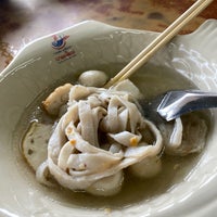 Photo taken at Nai Ngieb Fish Ball Noodle by mook m. on 5/29/2022