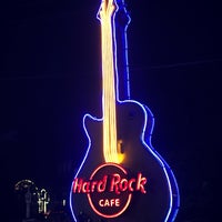 รูปภาพถ่ายที่ Hard Rock Cafe Angkor โดย Elena Y. เมื่อ 1/15/2020