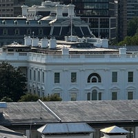 รูปภาพถ่ายที่ Hotel Washington โดย Debbie C. เมื่อ 5/11/2023