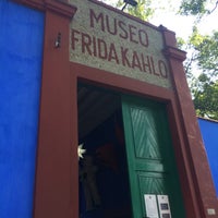 Foto tirada no(a) Museo Frida Kahlo por Diana L. em 7/8/2016