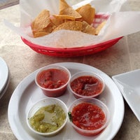 7/24/2014 tarihinde Stephen C.ziyaretçi tarafından Dos Gringos Mexican Kitchen'de çekilen fotoğraf