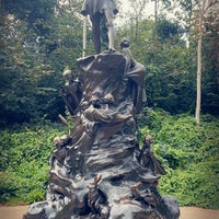 Photo taken at Peter Pan Statue by MeeMz i. on 9/11/2022