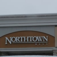 รูปภาพถ่ายที่ Northtown Mall โดย Kelly B. เมื่อ 12/12/2017