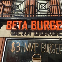Foto scattata a Beta Burger da Ratty il 11/24/2015