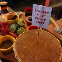 Photo taken at Maple Barrel Pancake &amp;amp; Crêpe &amp;amp; Coffee by Fatma Y. on 12/9/2018