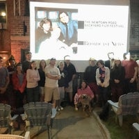 Photo taken at The Newtown Road Backyard Film Festival by Frank C. on 7/26/2018