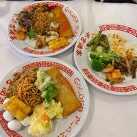 Снимок сделан в Golden Plaza Chinese Restaurant пользователем Tiffany 1/24/2023