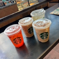 Das Foto wurde bei Starbucks von ElhaM am 8/24/2022 aufgenommen