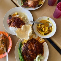 Photo taken at Nasi Kandar Line Clear by Khairul Khalis B. on 8/27/2023