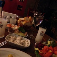 Das Foto wurde bei Vintro Restoran &amp;amp; Sarapevi von Yeşim A. am 12/11/2013 aufgenommen