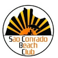 Foto tirada no(a) Sao Conrado Beach Club - Barraca de Praia por Felipe S. em 11/14/2013