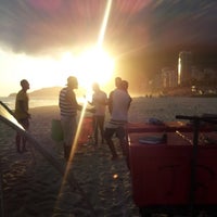Foto tirada no(a) Sao Conrado Beach Club - Barraca de Praia por Felipe S. em 11/11/2013