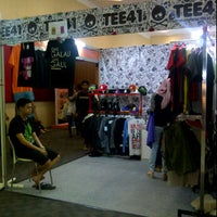 Foto scattata a the 4th Indie Clothing Expo da mitchaelly a. il 11/4/2012