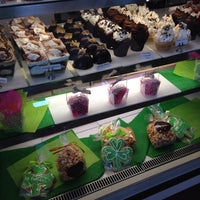 2/24/2014에 Tek C.님이 Rolling in Dough Bakery &amp; Cafe에서 찍은 사진