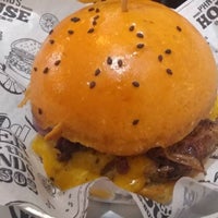 Foto tirada no(a) Pantcho&amp;#39;s House Burger por Debora M. em 5/28/2018