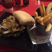 Photo taken at Red Robin Gourmet Burgers and Brews by Sharaf A. on 11/20/2017
