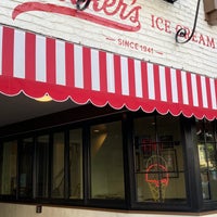 Foto tirada no(a) Tucker&amp;#39;s Ice Cream por John A. em 7/4/2021