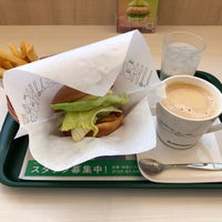 Photo taken at MOS Burger by いっしー on 5/2/2023
