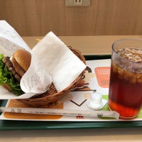 Photo taken at MOS Burger by いっしー on 12/31/2020