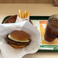Photo taken at MOS Burger by いっしー on 4/23/2023
