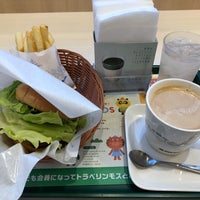 Photo taken at MOS Burger by いっしー on 6/1/2023