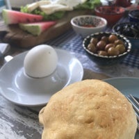 Das Foto wurde bei Anane Şarküteri ve Kahvaltı von Tlsm am 9/8/2018 aufgenommen