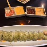 รูปภาพถ่ายที่ Koizi Endless Hibachi &amp;amp; Sushi Eatery โดย Özge Ö. เมื่อ 4/20/2018