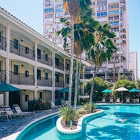 Photo taken at Waikiki Sand Villa Hotel by kwakseongjin on 7/30/2022